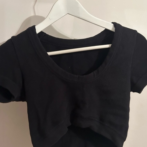COPY - Alo Crop Ribbed Serene Tee - Picture 3 of 4
